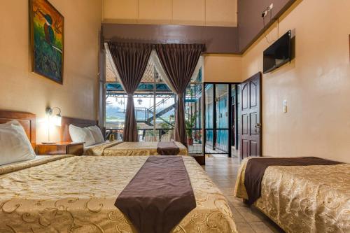 Postel nebo postele na pokoji v ubytování Hotel Las Colinas