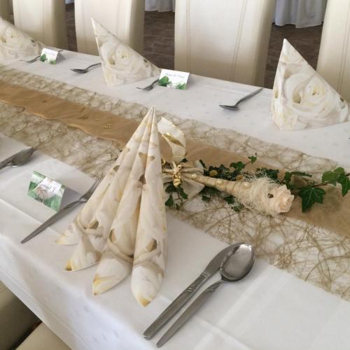 Makanan di atau berdekatan hotel