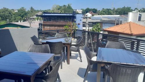 Balkón nebo terasa v ubytování CrossWay Inn Thalawathugoda