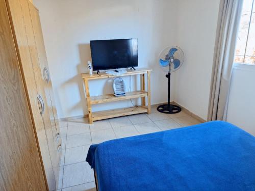 En eller flere senge i et værelse på Depto colonia caroya