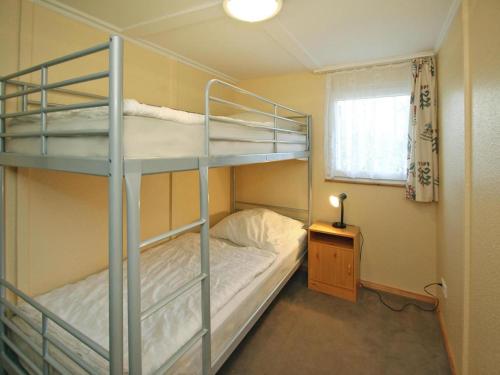 Giường trong phòng chung tại Feriendorf am Weinberg, Dobbrikow