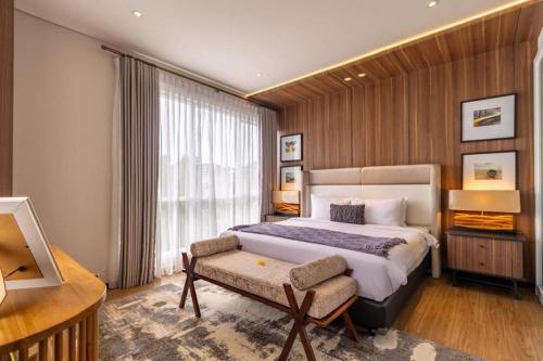 En eller flere senge i et værelse på D'Kamboja Villa Nusa Dua