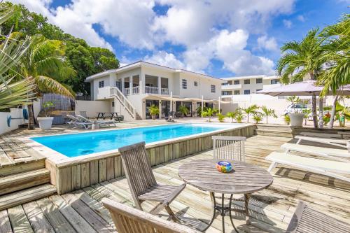 INDIGO Apartments & Suites - 'Adults Only'