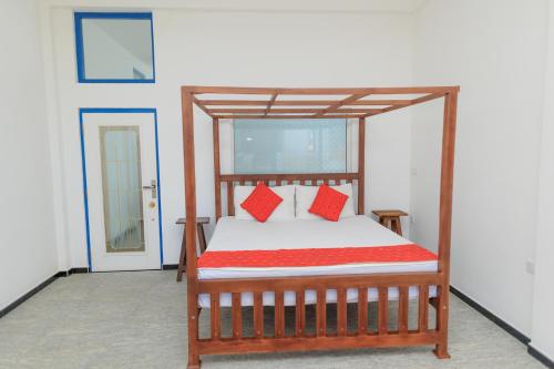 Ένα ή περισσότερα κρεβάτια σε δωμάτιο στο Phoenix house ahangama