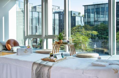 Postel nebo postele na pokoji v ubytování Crowne Plaza Shenzhen World Exhibition and Convention Center by IHG