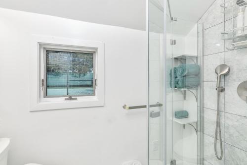 Phòng tắm tại Tennis & Sea Escape - Hydrangeas in the Hamptons