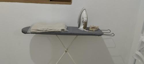 a shelf on a wall with a towel on it at Fique a vontade in Uberaba