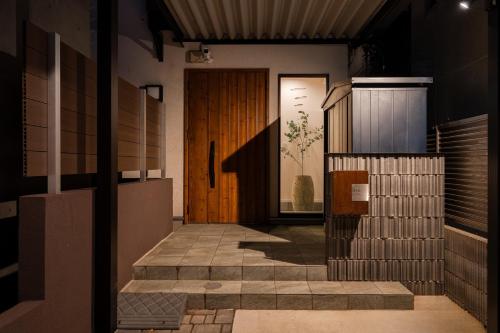 a hallway of a building with a wooden door at Villa Shibuya East , 渋谷東ヴィラ in Tokyo