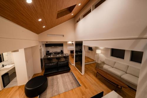an open living room with a couch and a table at Villa Shibuya East , 渋谷東ヴィラ in Tokyo