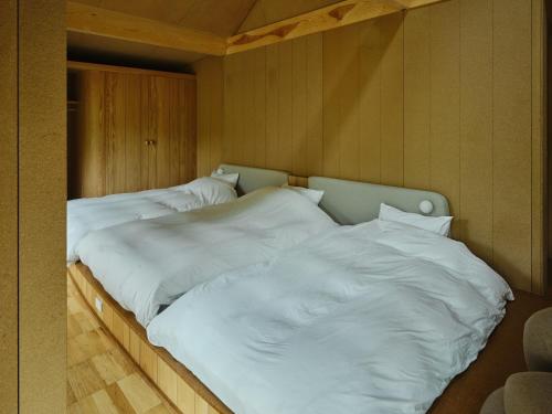 a bedroom with two beds with white sheets at SANU 2nd Home Minami-Alps 1st in Wada