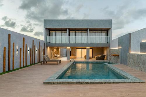 Bazén v ubytování Casa de praia pé na areia, alto padrão, 07 quartos nebo v jeho okolí