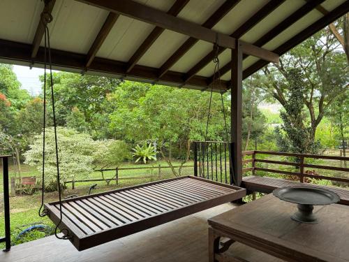 Rõdu või terrass majutusasutuses Rain Tree Country Home