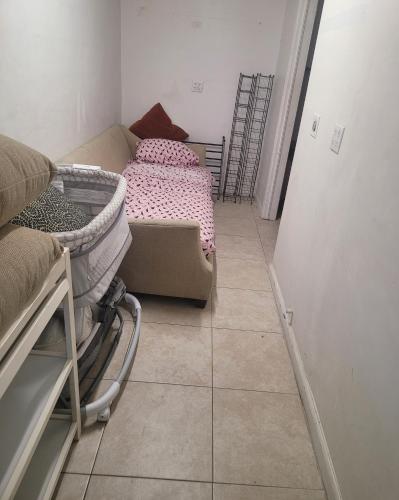 Postel nebo postele na pokoji v ubytování HolydayLakeOsborneHouseBedFrm99DollarsDaylymin2to6PersParty