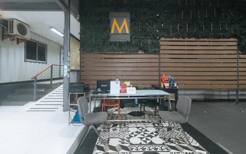 Χώρος καθιστικού στο Metro Deluxe Residences near OWWA Pasay