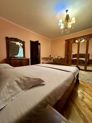 เตียงในห้องที่ Darhan