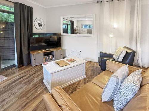 Μια τηλεόραση ή/και κέντρο ψυχαγωγίας στο Tessies Studio