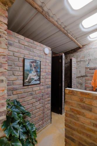 a brick wall with a picture of a woman on it at La Rosaleda - Hermosa finca, vista al lago, bosque privado y BBQ in Paipa