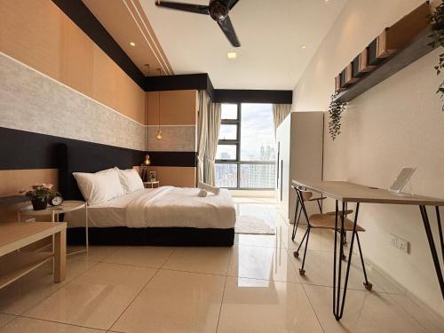 Ένα ή περισσότερα κρεβάτια σε δωμάτιο στο The Robertson Bukit Bintang by TALKS COLLECTION