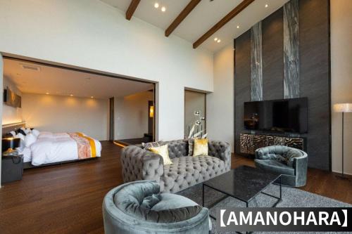 沼津市にある富士青藍のリビングルーム(ソファ2台、ベッド1台付)