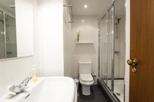 Kupatilo u objektu Spacious Apartment in Lisbon