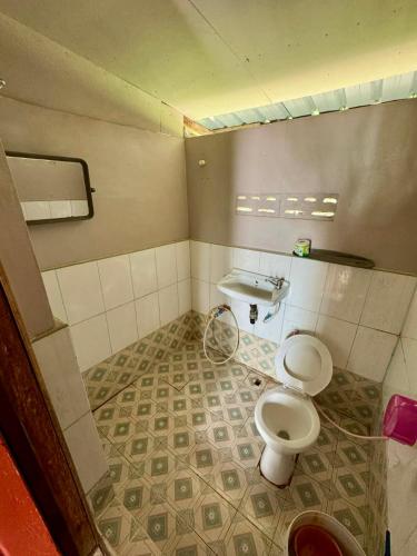 a bathroom with a toilet and a sink at Tavendang Guesthouse in Don Det