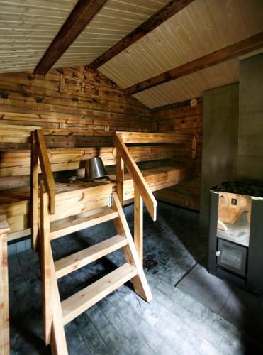 Katil dua tingkat atau katil-katil dua tingkat dalam bilik di Lapland Dream Villas