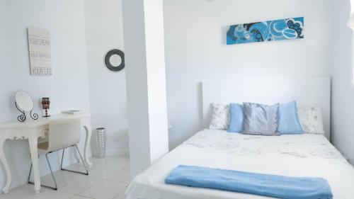 Una cama o camas en una habitación de Petit Paradise Sandy Point, San Salvador