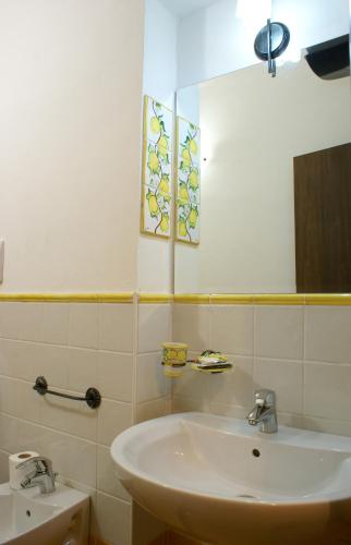 Un baño de B&B Salotto Di Athena