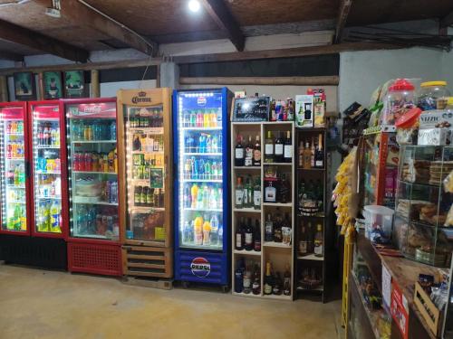 Σούπερ μάρκετ ή άλλα καταστήματα σε αυτό το διαμέρισμα ή εκεί κοντά