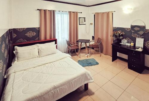 a bedroom with a bed and a dresser and a desk at Sunrise Garden Lake Resort in Lahit