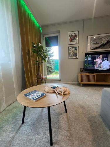 TV/trung tâm giải trí tại Coffe House - hostel w centrum miasta - pokoje do wynajęcia