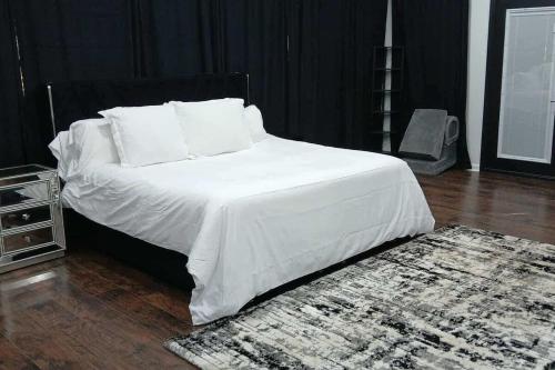 Postel nebo postele na pokoji v ubytování The Nestled Dome