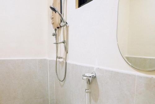 a shower in a bathroom with a mirror at Sunrise Garden Lake Resort in Lahit