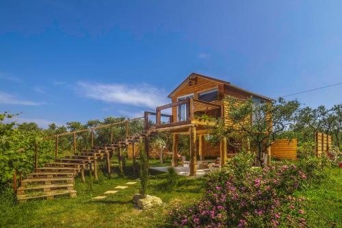 Terra Vine Collection - Green Leaf