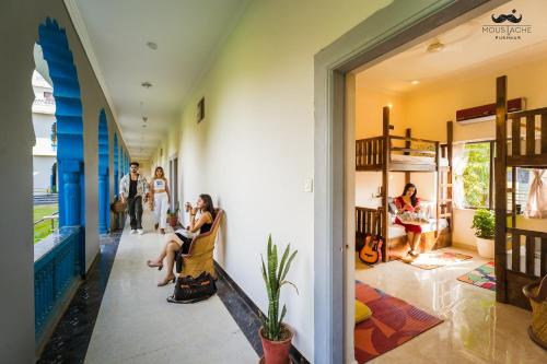 Postel nebo postele na pokoji v ubytování Moustache Pushkar