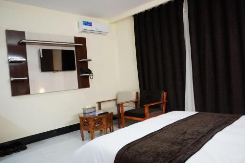 Una cama o camas en una habitación de Herat Star Hotel