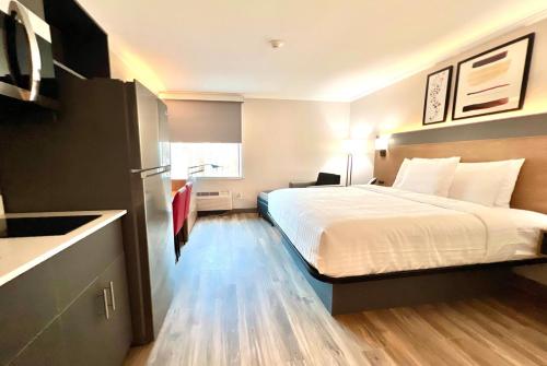 Postel nebo postele na pokoji v ubytování Hawthorn Extended Stay by Wyndham Jackson