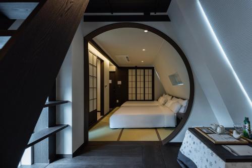 a bedroom with a bed and a round mirror at Stay Passport Sapporo Ryokan Seoul Hongdae in Seoul