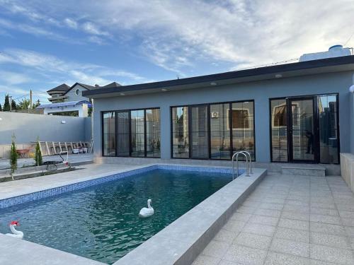 Merdakan Poolside Paradise