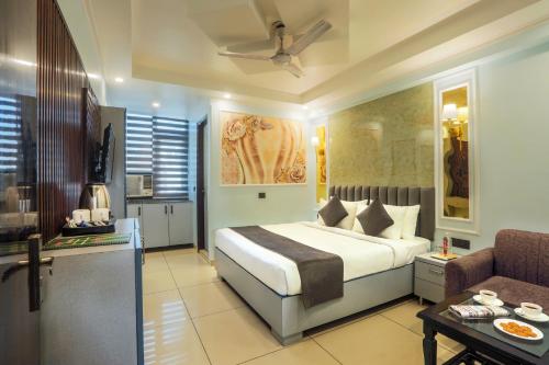 Giường trong phòng chung tại Hotel Ginger Palace Delhi Airport