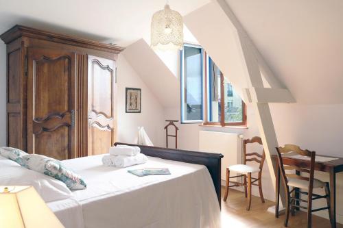 Giường trong phòng chung tại Les Chouettes