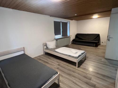 a room with two beds and a window at Basic Monteurzimmer Work & Stay in Kempten