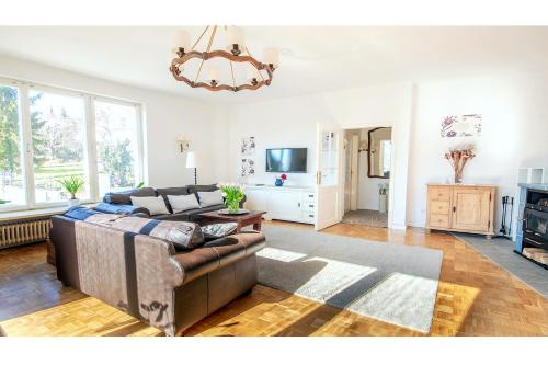 TV a/nebo společenská místnost v ubytování White Villa