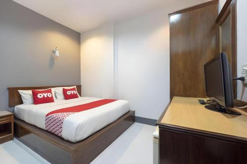 Postel nebo postele na pokoji v ubytování Capital O 75412 V Resort