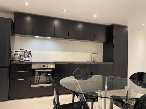 Kuchyň nebo kuchyňský kout v ubytování Appartement avec terrasse - Beaujolais