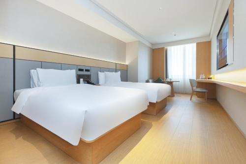 Postel nebo postele na pokoji v ubytování JI Hotel Shenzhen Nanyou West Subway Station