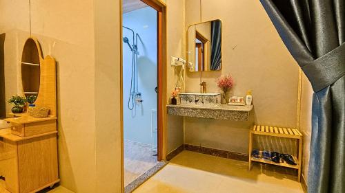 Ένα μπάνιο στο Sala Ho Tram