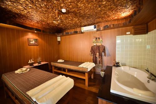 Et badeværelse på Santhiya Koh Phangan - Hideaway Pool Villa