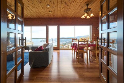 Un lugar para sentarse en Suite Villa Atami Ocean House