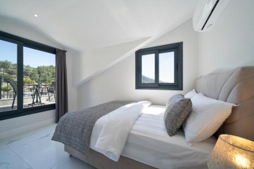 Кровать или кровати в номере ASELYA-Villa with Private Pool for 8 Persons in Fethiye Gocek